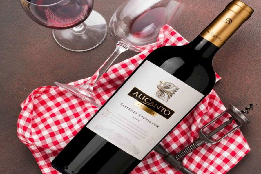 Rượu Alicanto Reserva Merlot được sản xuất với quy trình nghiêm ngặt