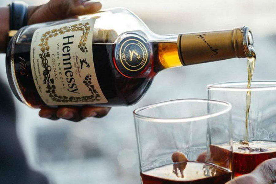 Rượu Hennessy Very Special có màu vàng hổ phách đặc trưng