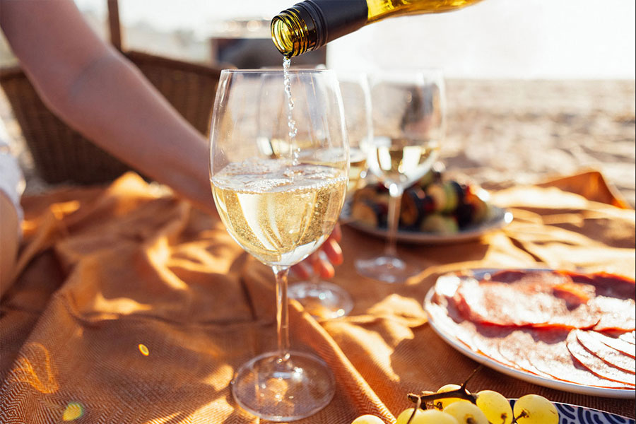 Trumpeter Reserve Chardonnay kết hợp cùng cá hồi áp chảo và sò điệp nướng bơ tỏi