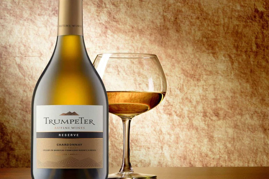 Trumpeter Reserve Chardonnay với sắc vàng nhạt tinh tế