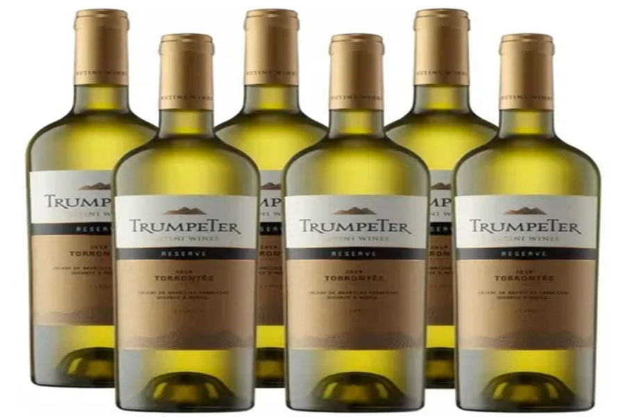 Trumpeter Reserve Torrontes với sắc vàng thanh tao và hương hoa quyến rũ