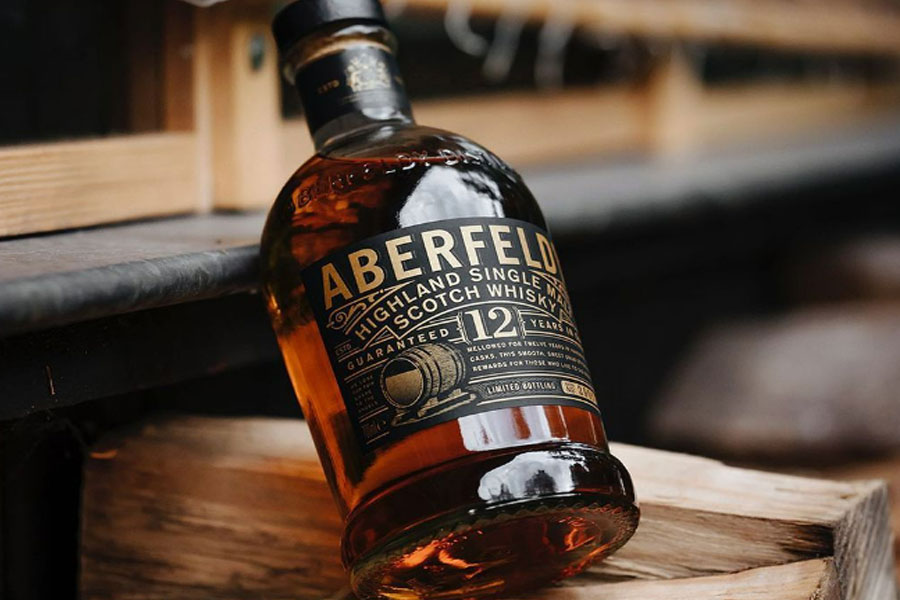 Aberfeldy 12YO có sắc vàng hổ phách đặc trưng