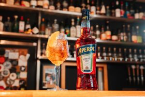 Cách pha chế cocktail Aperol Spritz cổ điển