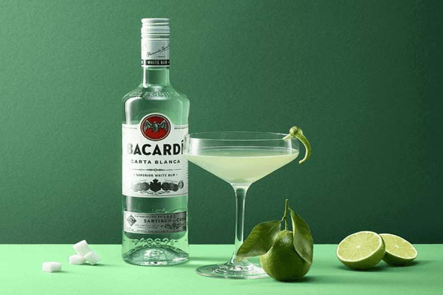 Rượu Bacardi White Rum nhẹ nhàng và dễ tiếp cận