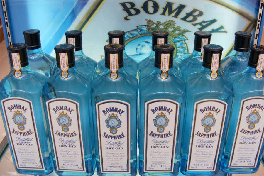 Rượu Bombay Sapphire được bày bán tại Việt Âu Bev