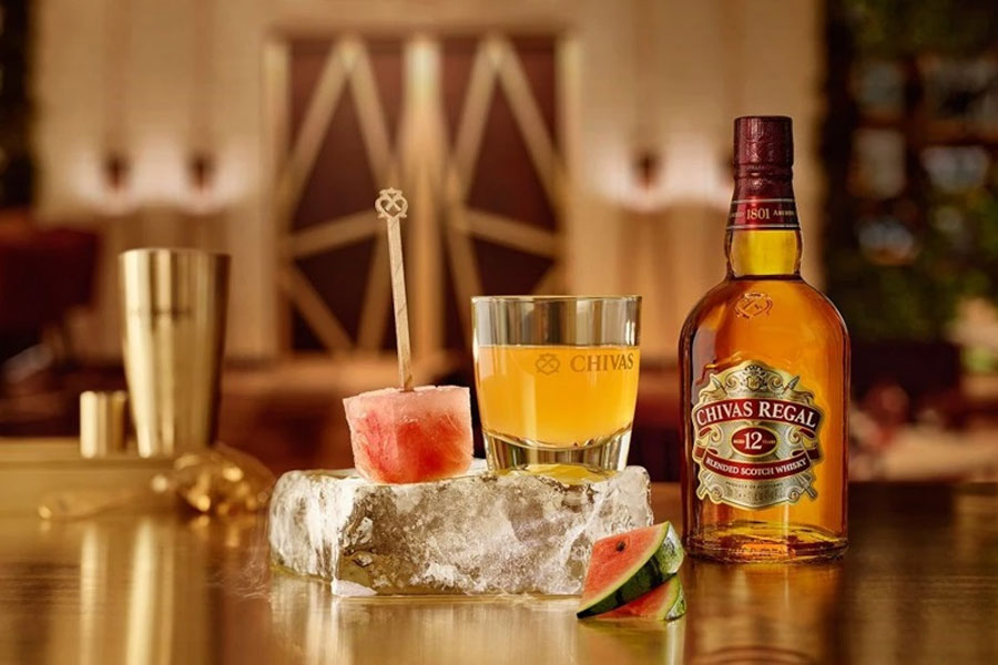 Rượu Chivas Regal 12 có màu sắc ấm áp