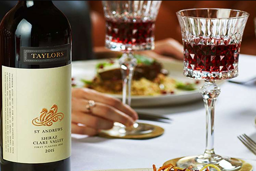 Thưởng thức rượu Wakefield Taylor Fw Estate Shiraz đúng chuẩn