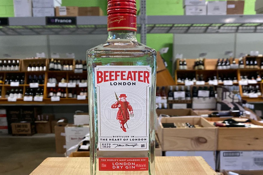 Tìm hiểu về rượu Beefeater London Dry Gin