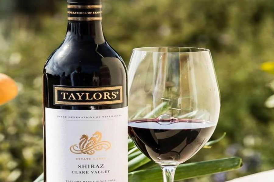 Wakefield Taylor Fw Estate Shiraz được sản xuất với quy trình nghiêm ngặt và niềm đam mê