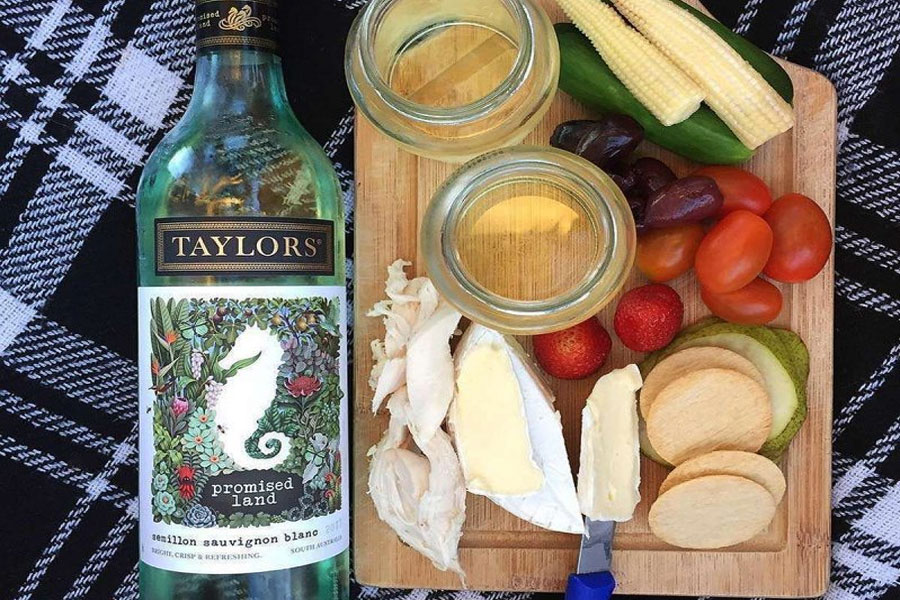 Wakefield Taylor Fw Promised Land Semillon Sauvignon Blanc là sự hòa quyện của 2 giống nho