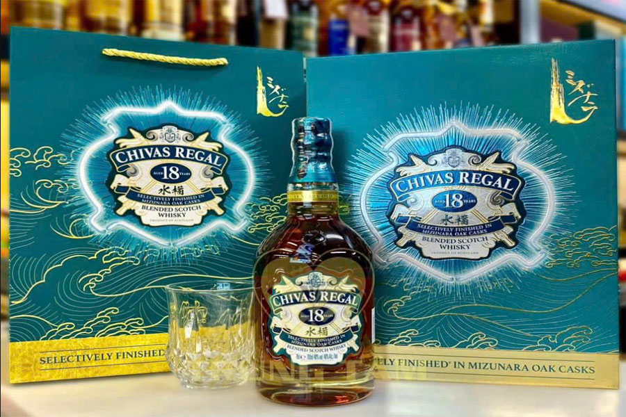 Dòng sản phẩm rượu Chivas Regal 18YO Mizunara