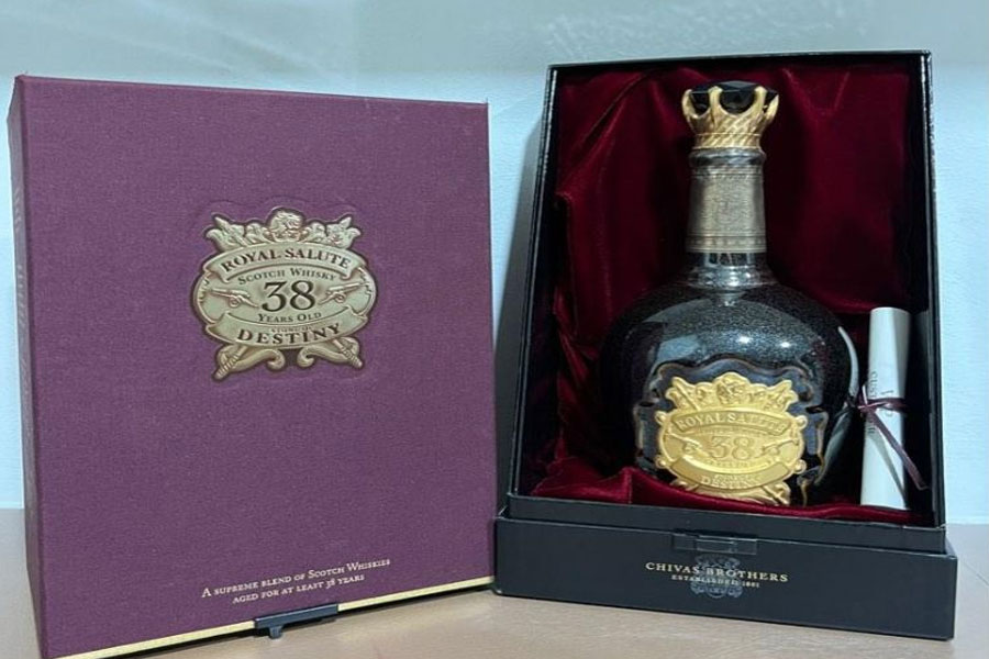 Royal Salute 38YO Kingdom là tuyệt phẩm của thời gian