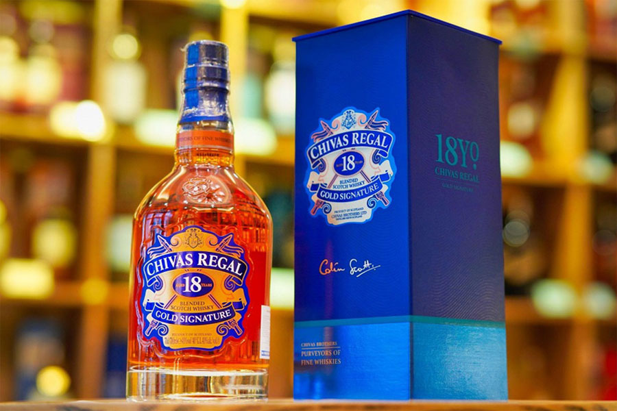Rượu Chivas Regal  18YO Gold Signature hiện bán tại Việt Âu Bev