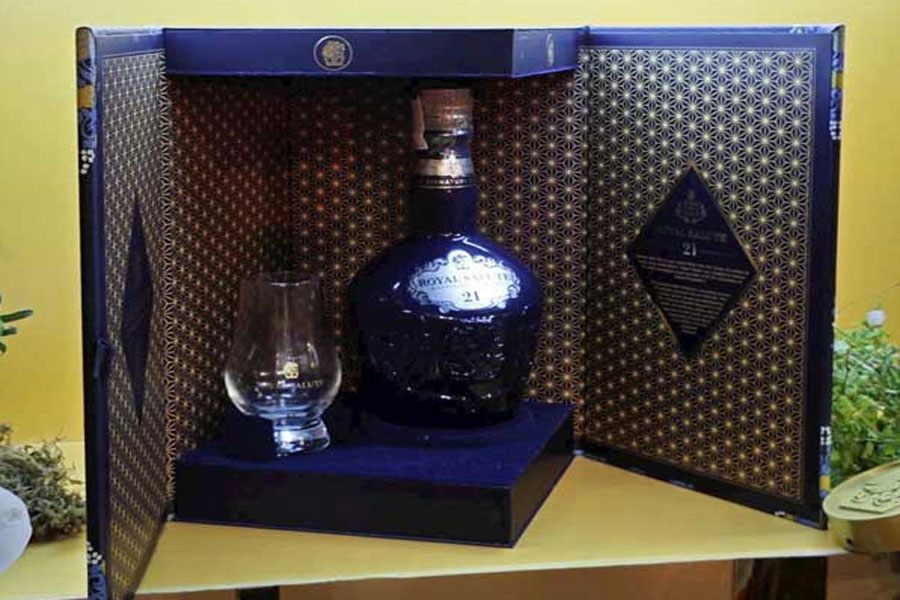 Rượu Royal Salute 21 có thiết kế chai mang ý nghĩa lịch sử