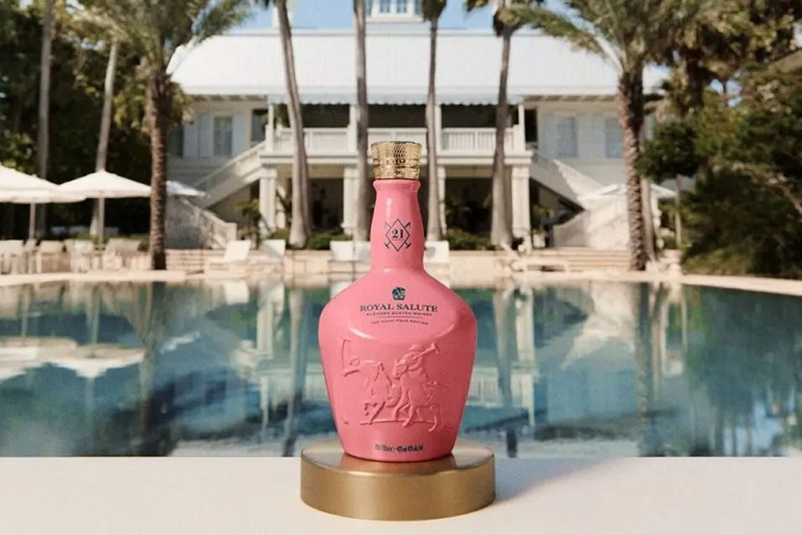 Thiết kế chai Royal Salute 21Yo Polo Miami tươi sáng hiện đại