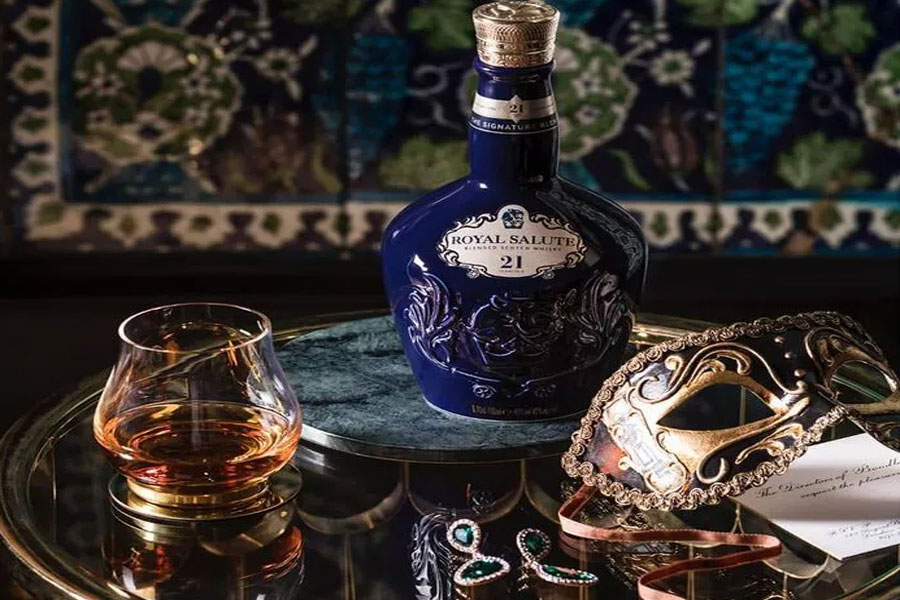 Thưởng thức Royal Salute 21YO nguyên chất