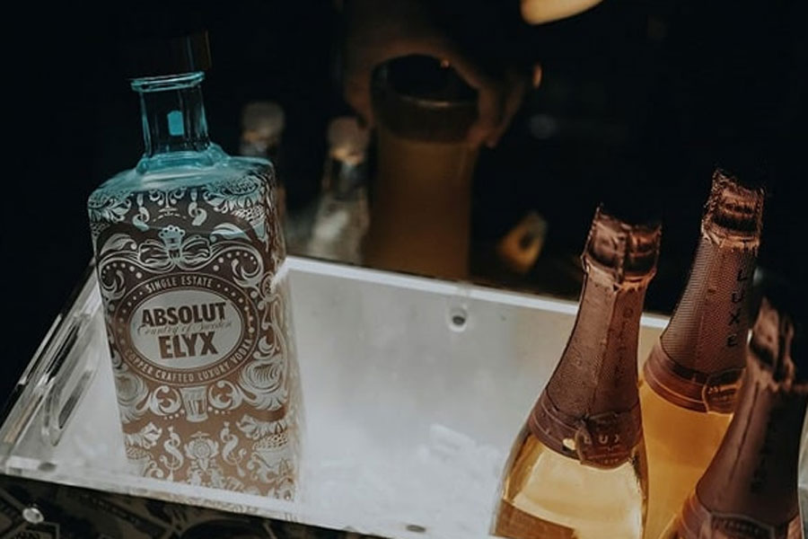 Absolut Elyx Night Edition Vodka tôn vinh vẻ đẹp đêm tối