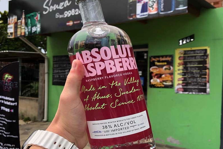 Absolut Raspberri Vodka rất dễ uống và mượt mà