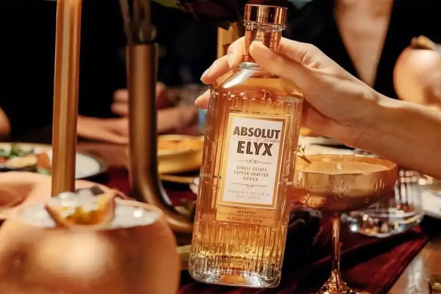 Rượu Absolut Elyx Vodka được chưng cất bằng nồi đồng nguyên khối