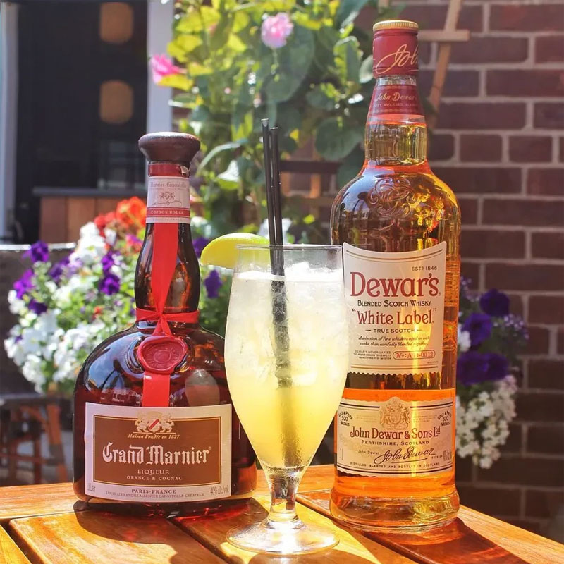 Dewar’s White Label là chai whisky đơn giản để trải nghiệm