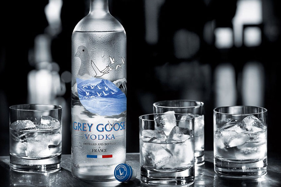 Uống Vodka với đá mang lại cảm giác sảng khoái