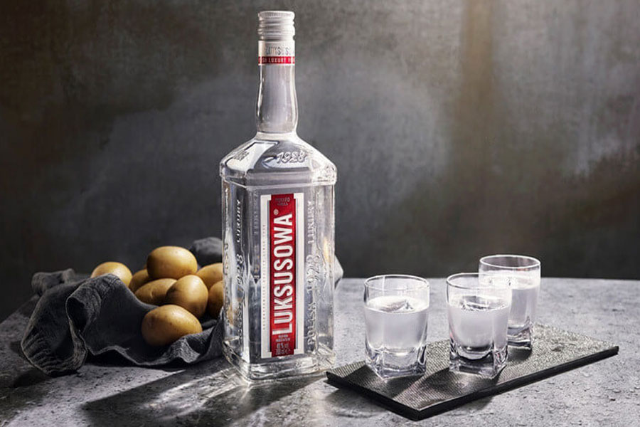 Vodka có uống với đá không? Cách uống vodka cho người mới