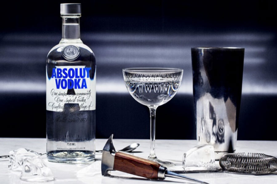 Vodka nên uống chậm và pha loãng để cơ thể chuyển hóa cồn tốt hơn